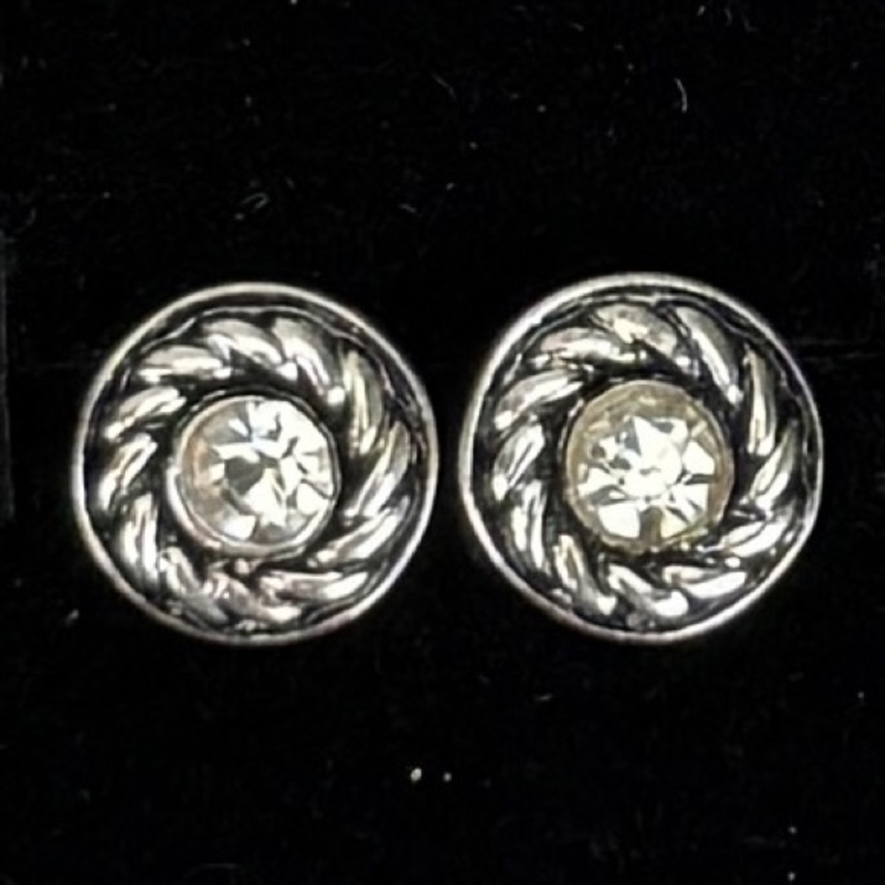 Beautiful, vintage simple, silvertone, bling etched pierced earrings - Picture 4 of 9